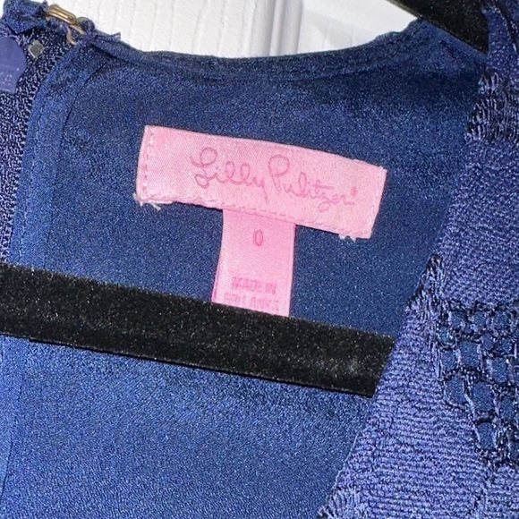 Lilly Pulitzer Dixie lace sheath dress with v-neck and cap sleeves - Picture 4 of 7